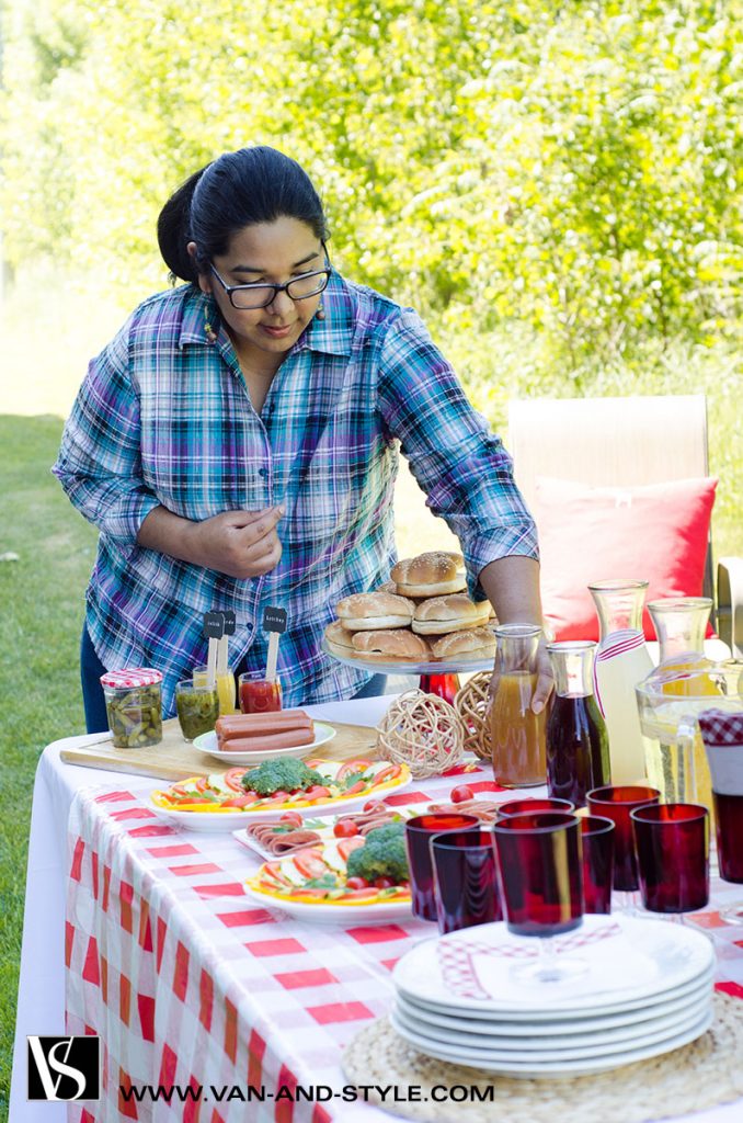 Barbecue Party | Setting the table